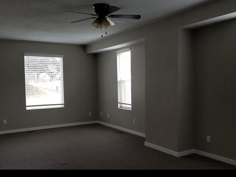 87 S Hill St — Photo 10