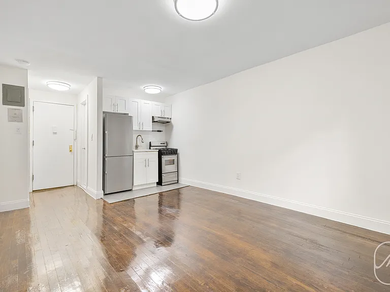 456 W 22nd St #1B — Photo 4