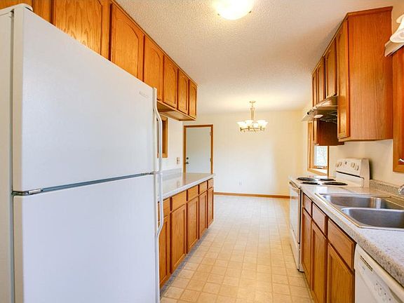 3rd image of 2505 Friendship Ln