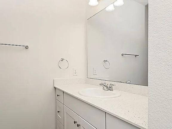 5th image of 13400 Havana Hill Dr