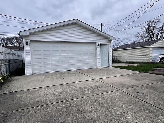 3rd image of 1291 N Selfridge Blvd