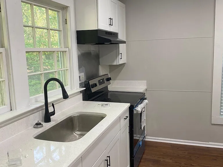 221 N Lee St — Photo 7