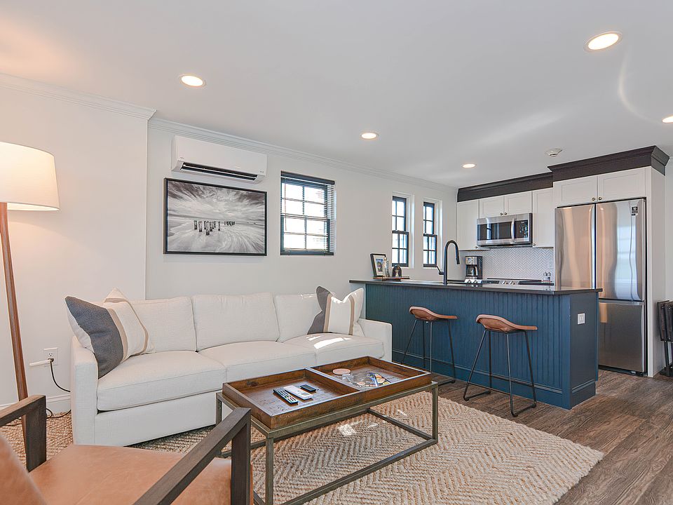 1st image of 319 Main St APT 3