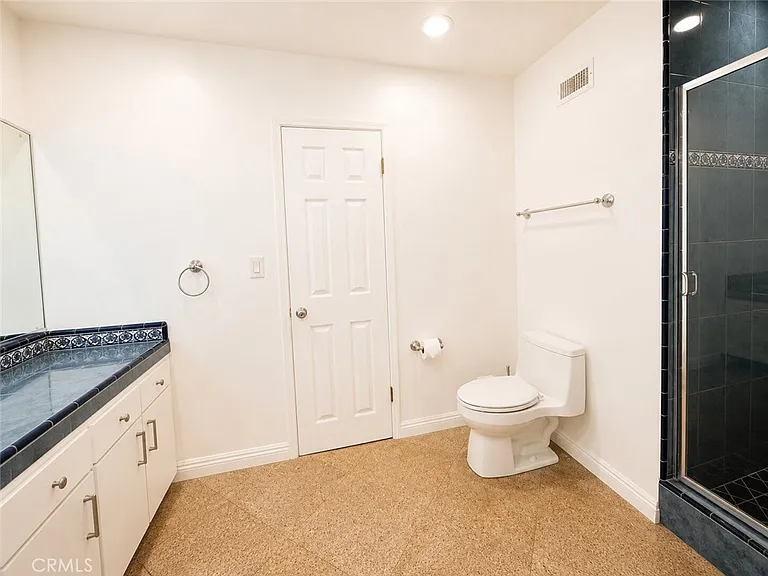 24010 Hatteras St — Photo 21