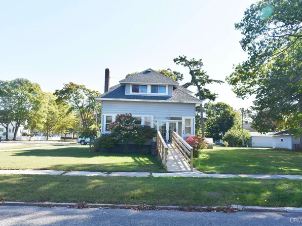 703 Dakota Ave #1, Gladstone, MI 49837