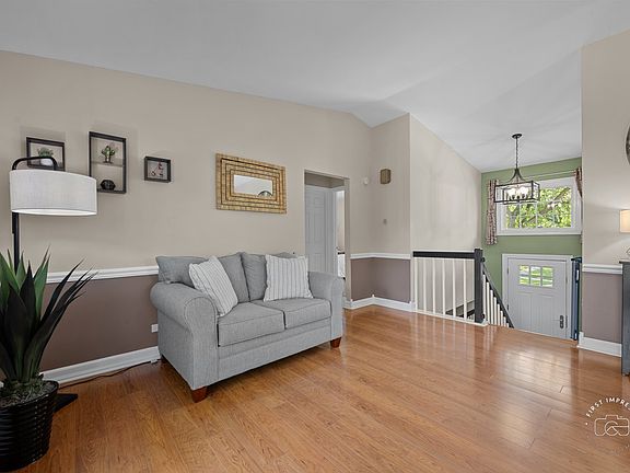 5th image of 4525 Shorewood Dr