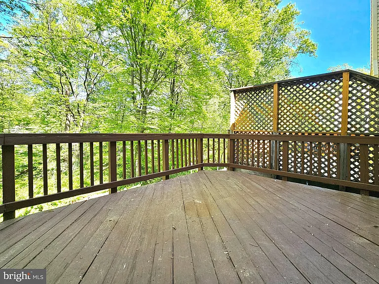 7664 Northern Oaks Ct — Photo 10