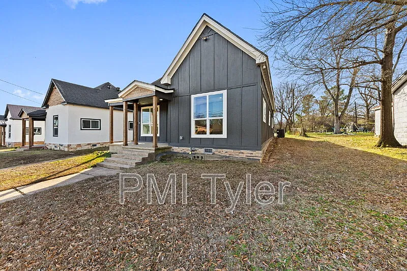 3 bed, 2.0 bath, 1396 sqft, $1,775 — Photo 3