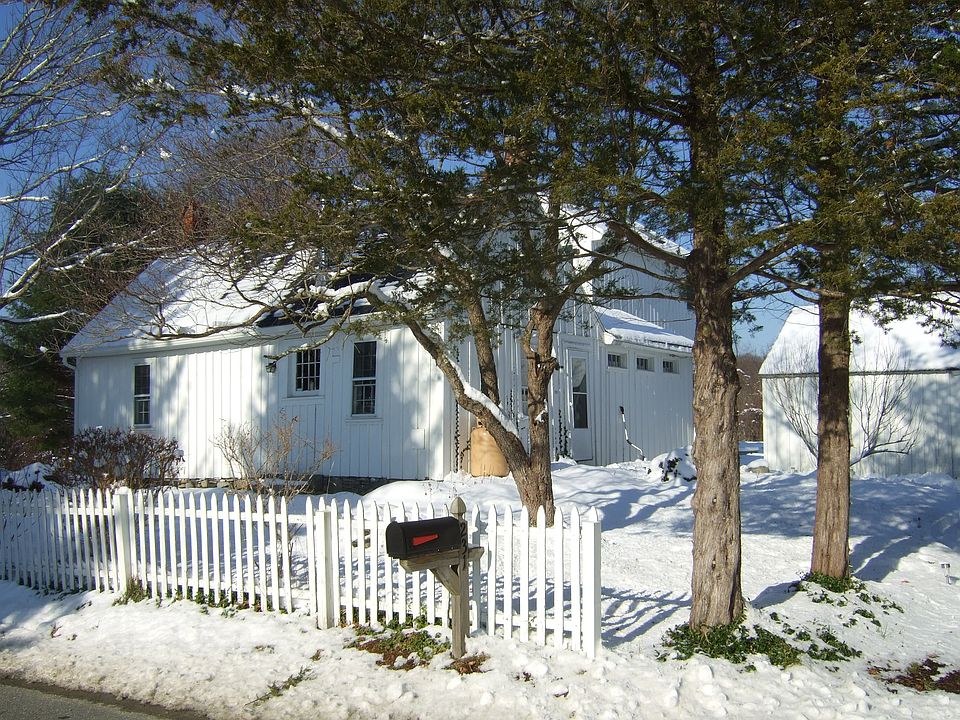 2nd image of 231 Fox Hill Rd