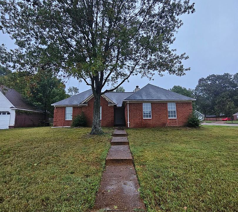 1st image of 35 Village Dr E
