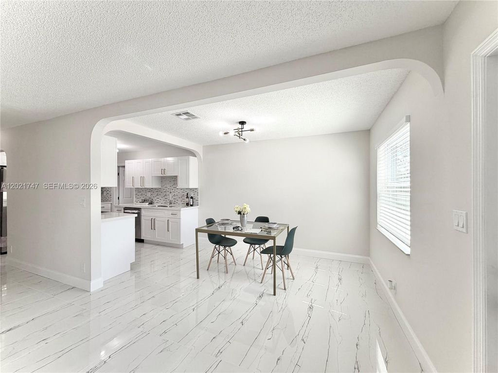 1555 NW 6th Ave, photo 9