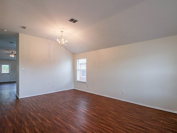 2nd image of 900 Plumeria Dr