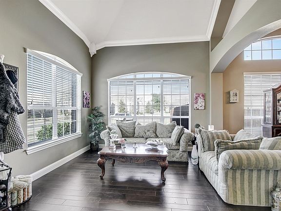 3rd image of 2853 McGregor Dr