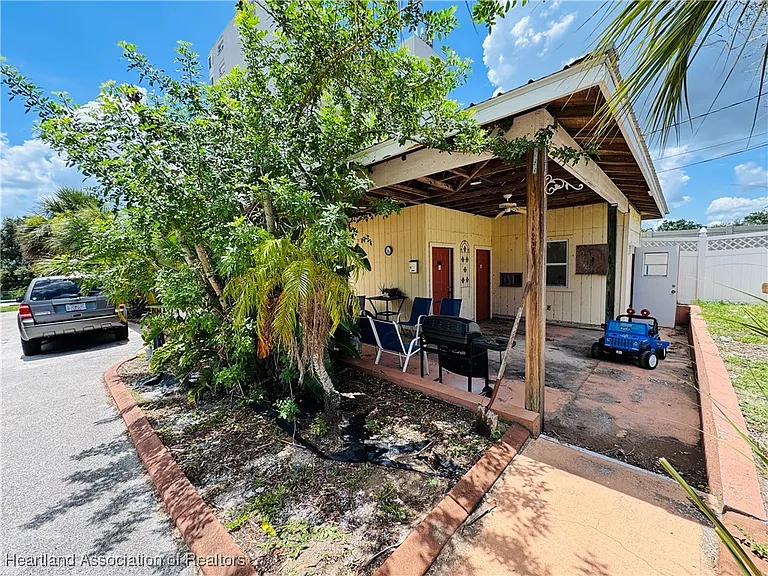 2121 Lakeview Dr — Photo 20