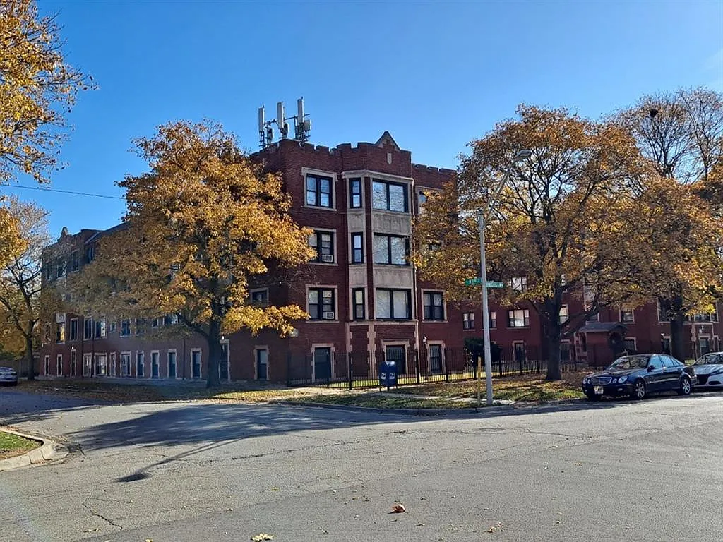 8201 S Michigan Avenue — Photo 3