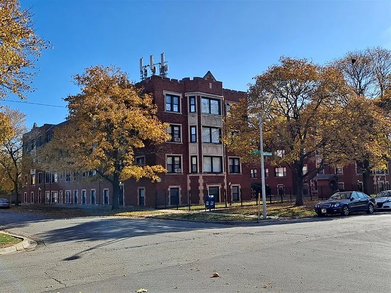 8201 S Michigan Avenue — Photo 3