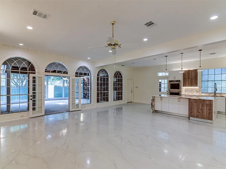 90 Heathrow Ln — Photo 6