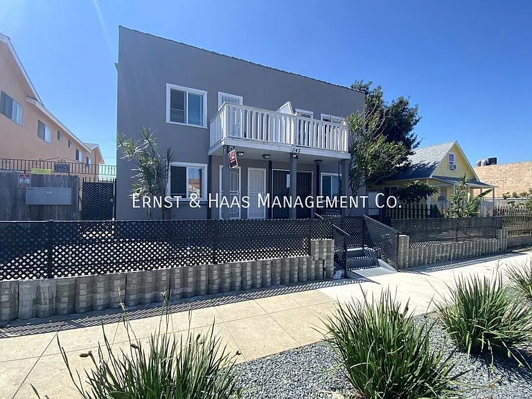 1145 1/2 Freeman Ave — Photo 2