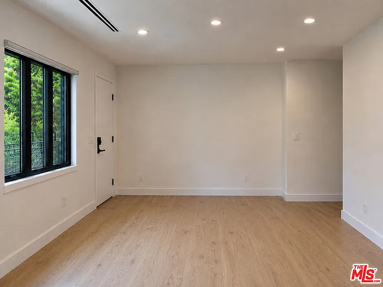 912 N Harper Ave #1 — Photo 12