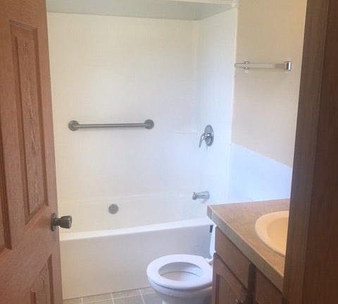 4th image of 4504 Redhaven Dr