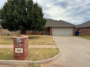 609 E Juniper Ln, Mustang, OK 73064