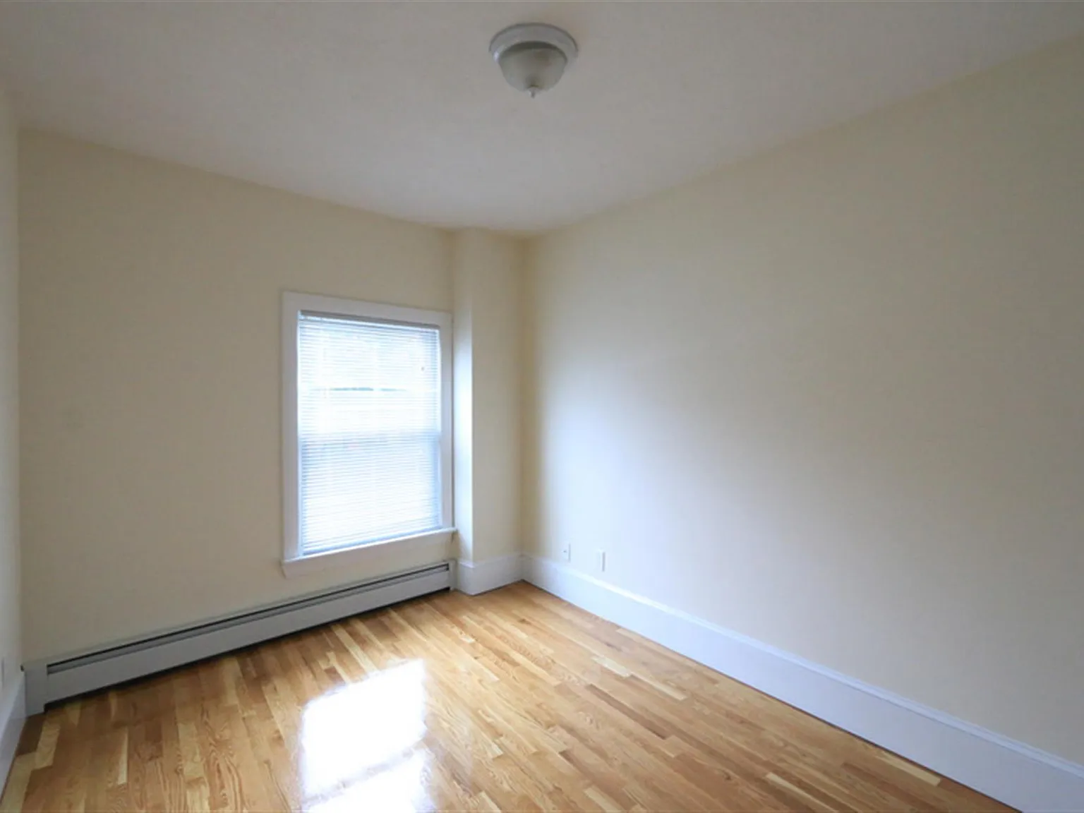 3 bed, 1.5 bath, 900 sqft, $3,450 — Photo 3