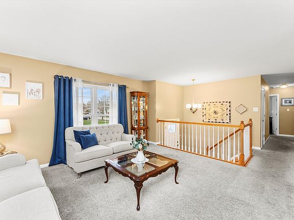 5th image of 7623 W New Castle Dr