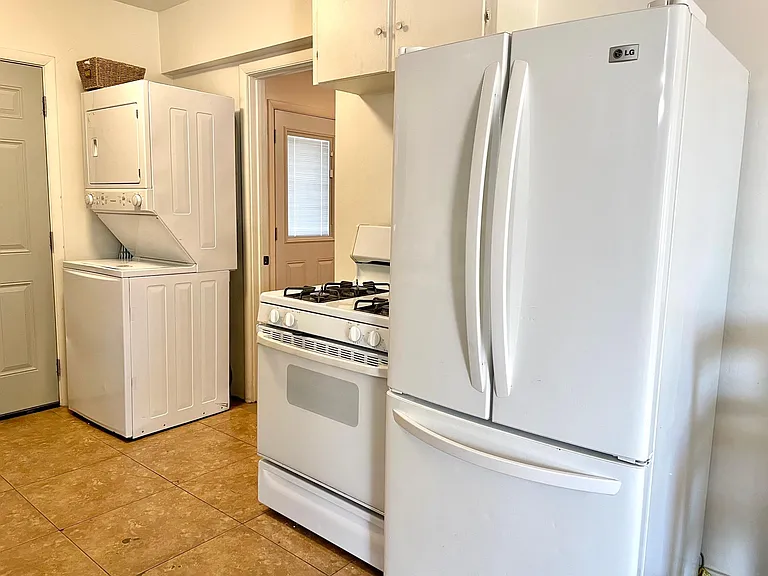 422 N 18th Ave #3 — Photo 7