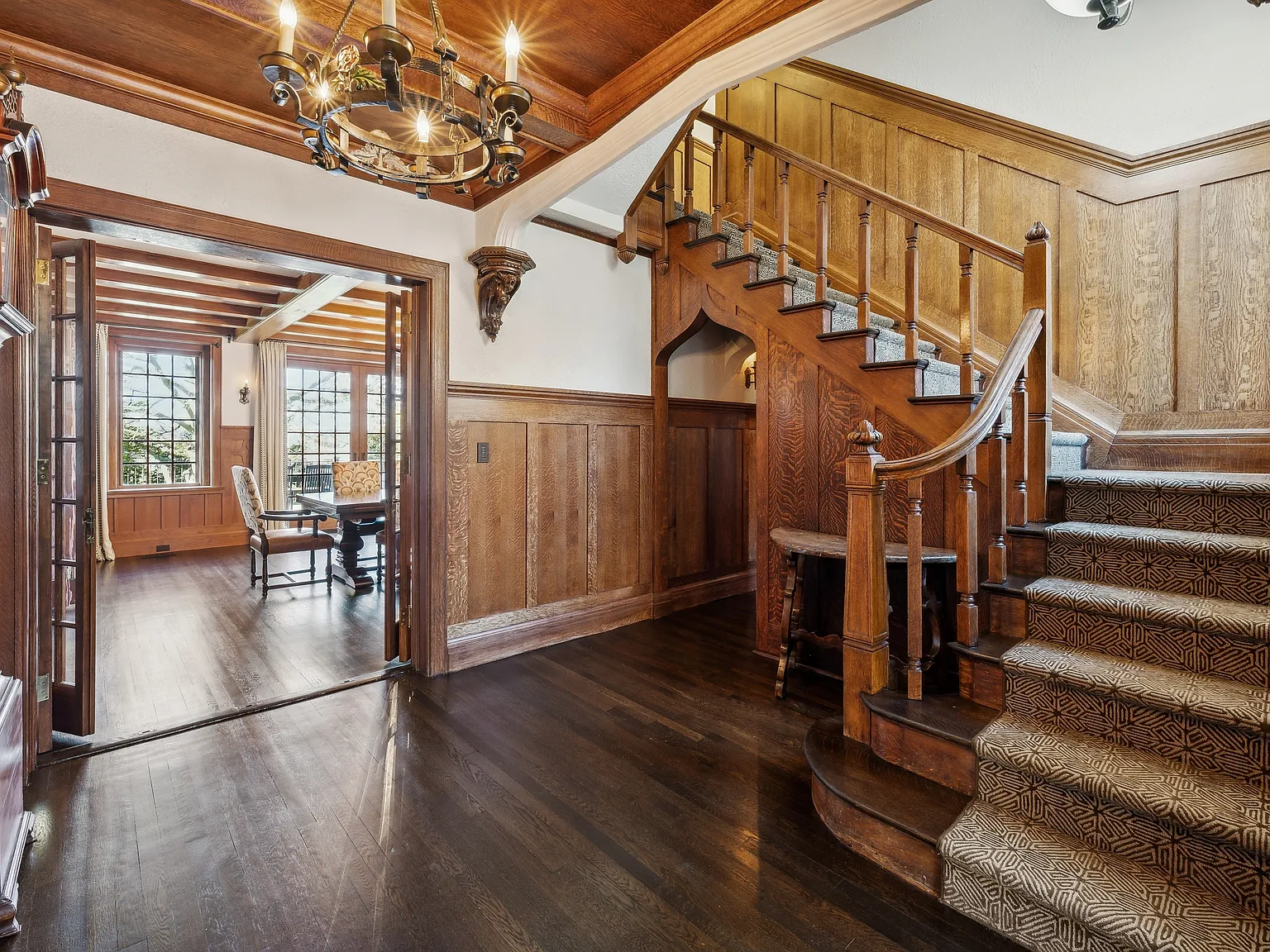 5 bed, 6.0 bath, 6075 sqft, $30,000 — Photo 4