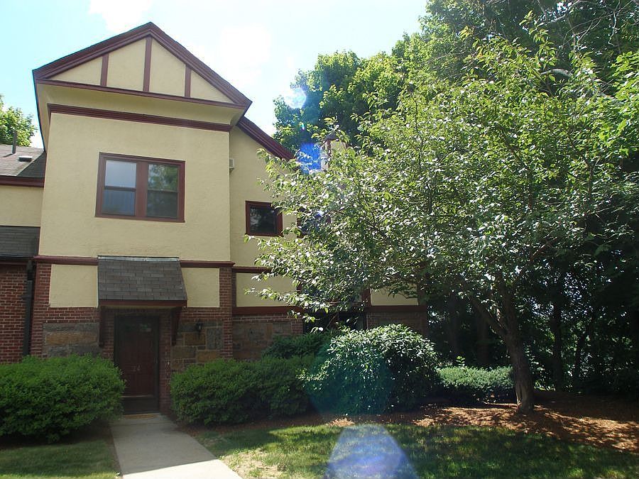 Unique 3 bedroom 2.5 bath townhouse
