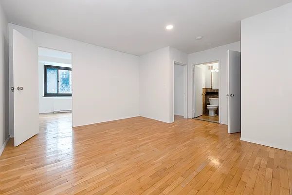 Rented by AZ REALTY NYC LLC | media 12