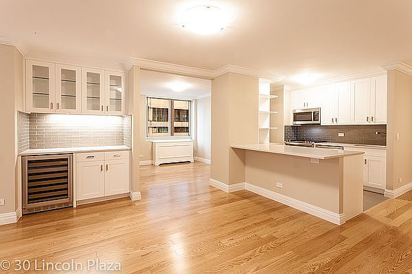1st image of 30 W 63rd St APT 8N