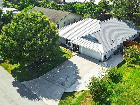 2nd image of 6551 SE Clairmont Pl