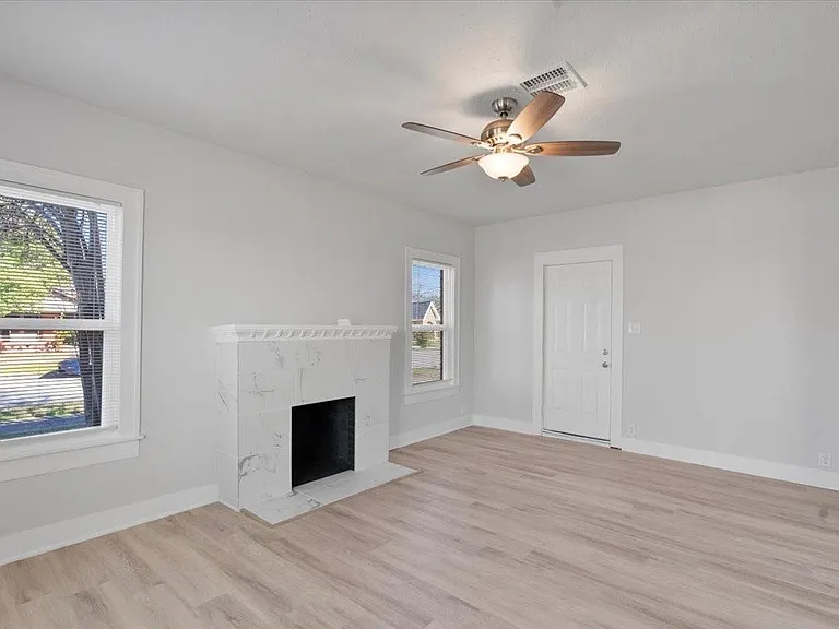 1118 Elliston St — Photo 6