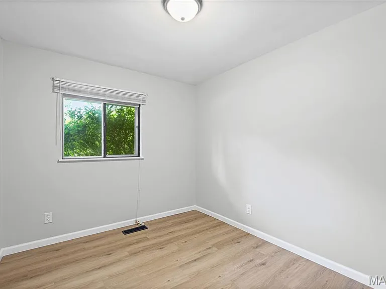 404 Spring Meadows Dr — Photo 17