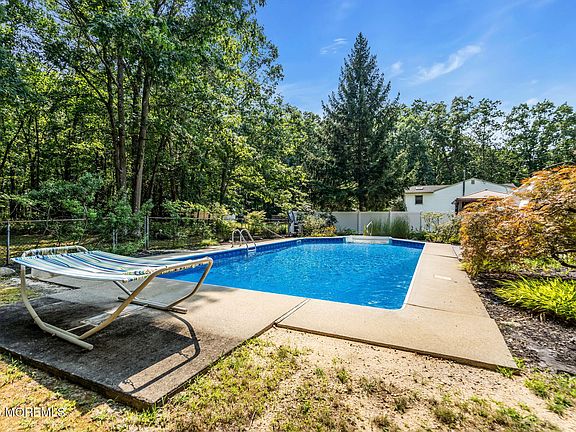 4th image of 203 Freehold Road