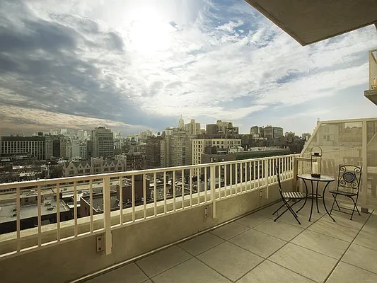 Sold by Sotheby's International Realty | media 9