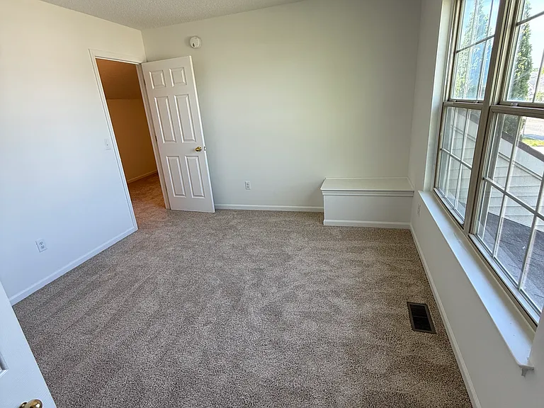 11512 Maywin Dr — Photo 21