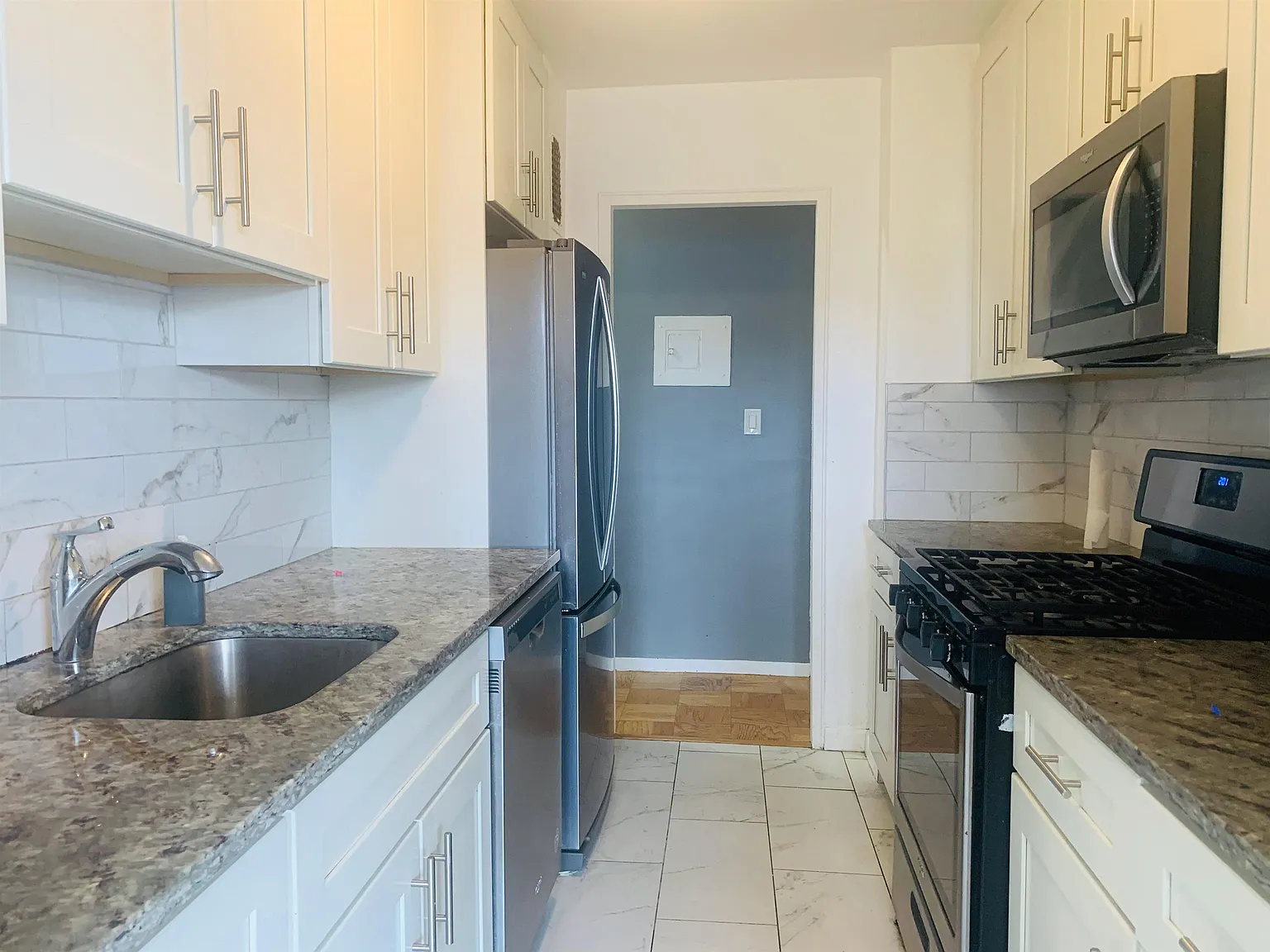 201 St Pauls Condominiums — Photo 2