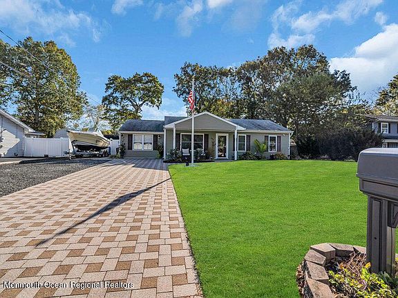 3rd image of 203 Lawrence Dr