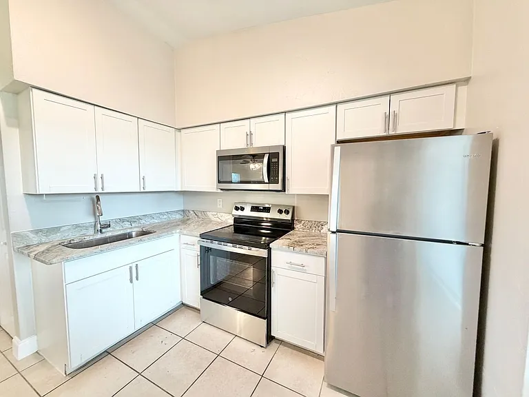 Avalon Apartments — Photo 7