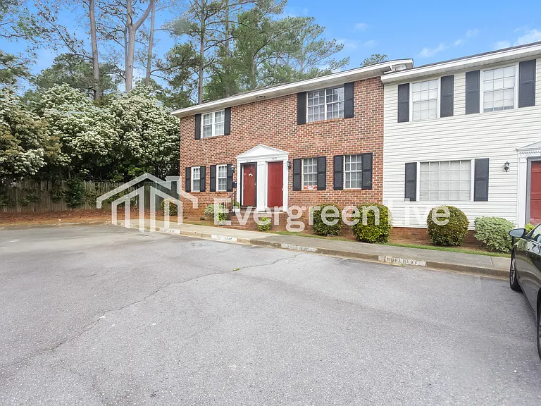 1605 Ashford Ln — Photo 15