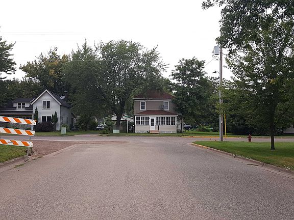5th image of 449 Chapman Ave