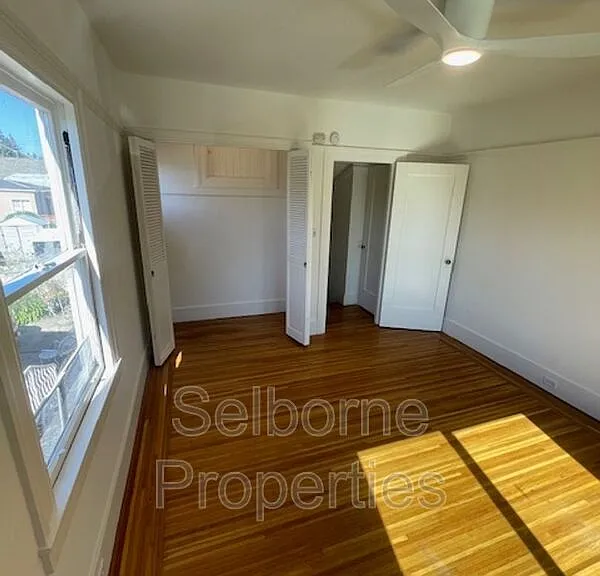 1424 E 20th St — Photo 39