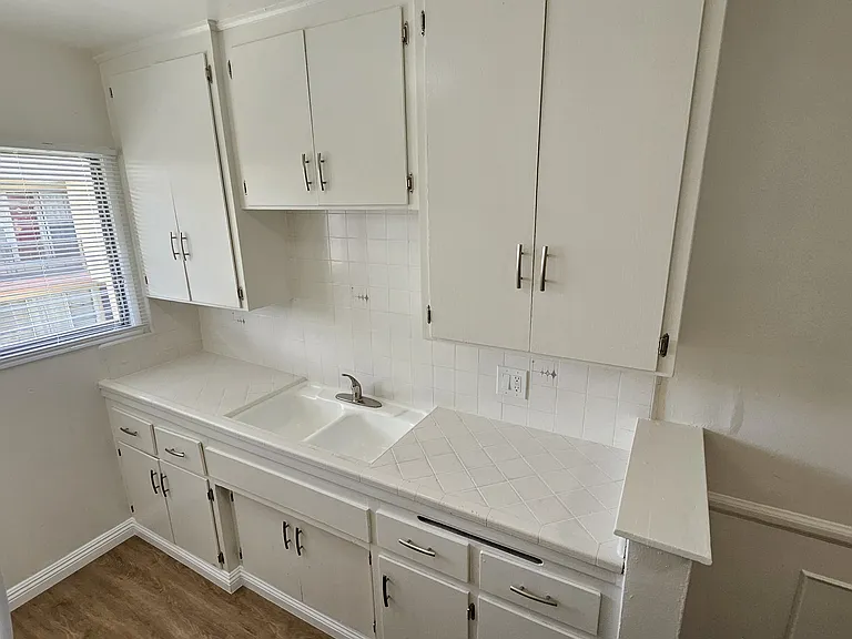 3945 Stevely Ave #19 — Photo 12
