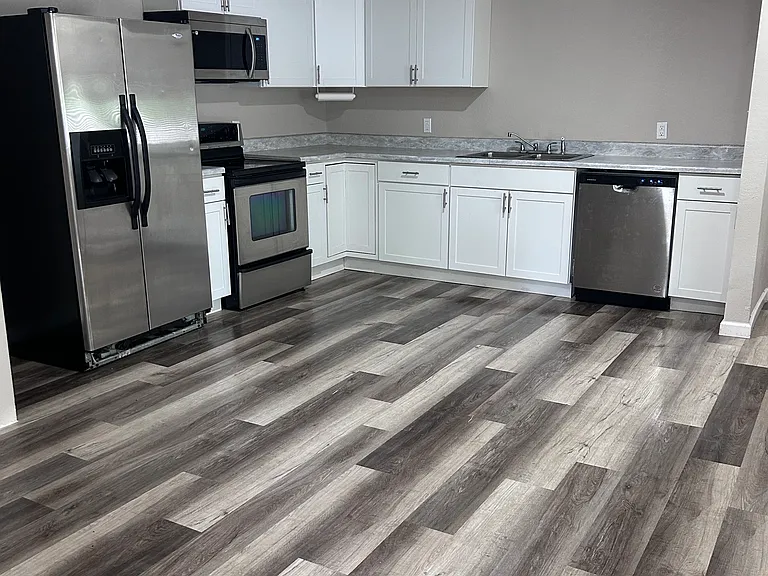 1601 W Main St #4 — Photo 2