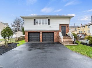 10 Dianne Ct, Clifton, NJ 07012