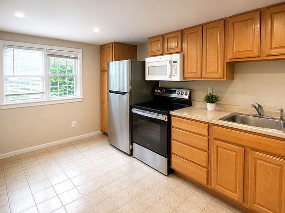 4th image of 12 Mace Rd APT 4
