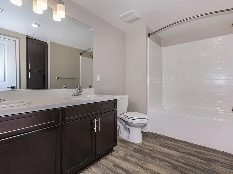 Esencia Sur Apartment Homes — Photo 35