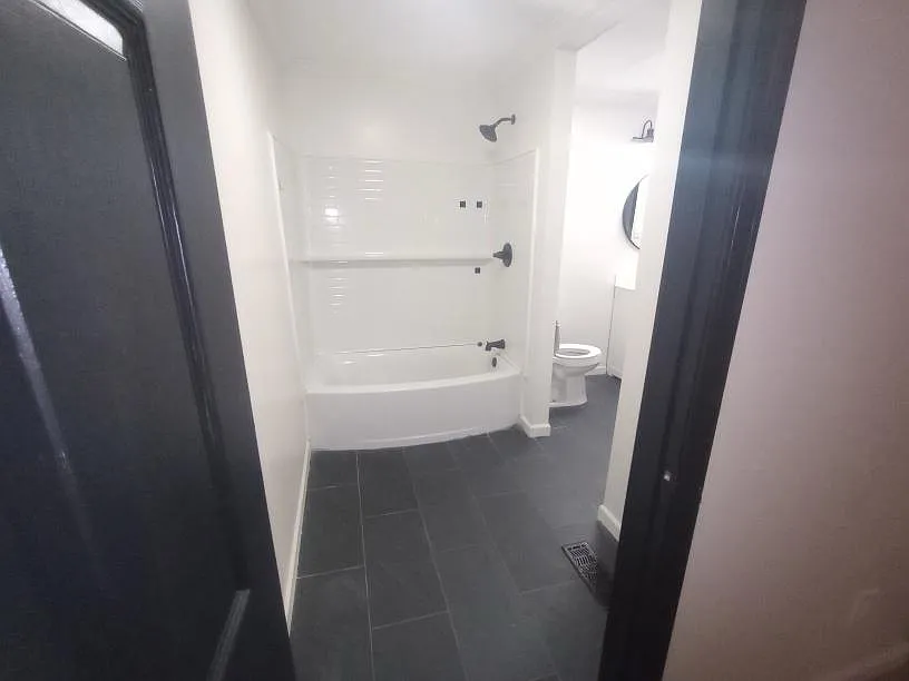 3 bed, 971 sqft, $1,350 — Photo 2